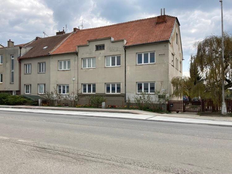 Apartment In The Garden Drzovice Exterior photo